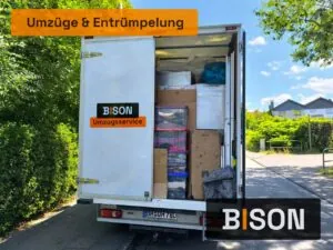 Beladung eines Umzugswagens mit Möbelstücken durch ein erfahrenes Umzugsunternehmen Frankfurt – effizienter und sicherer Umzug in Frankfurt für private Haushalte und Unternehmen